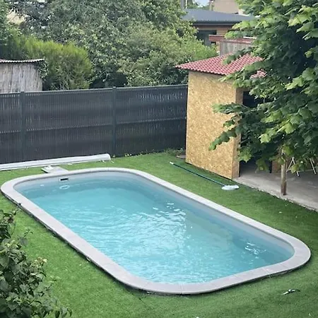 Studio Neuf Dans Maison Avec Piscine Riom Exterior photo