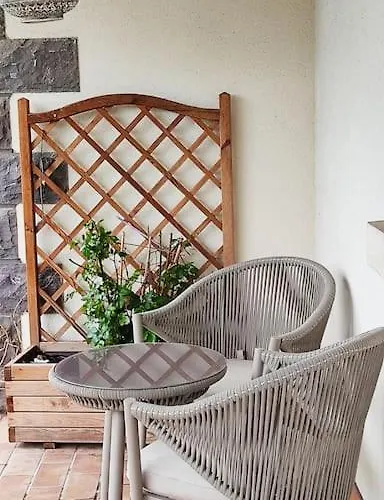 Studio Neuf Dans Maison Avec Piscine