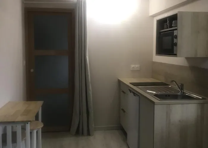 Studio Neuf Dans Maison Avec Piscine