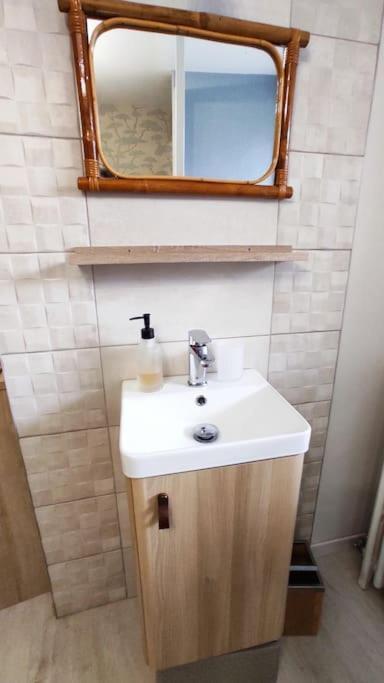 Neuf Dans Maison Avec Piscine Apartment *